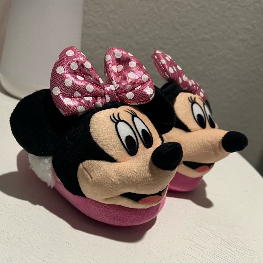 NWOT Minnie Mouse Slippers
